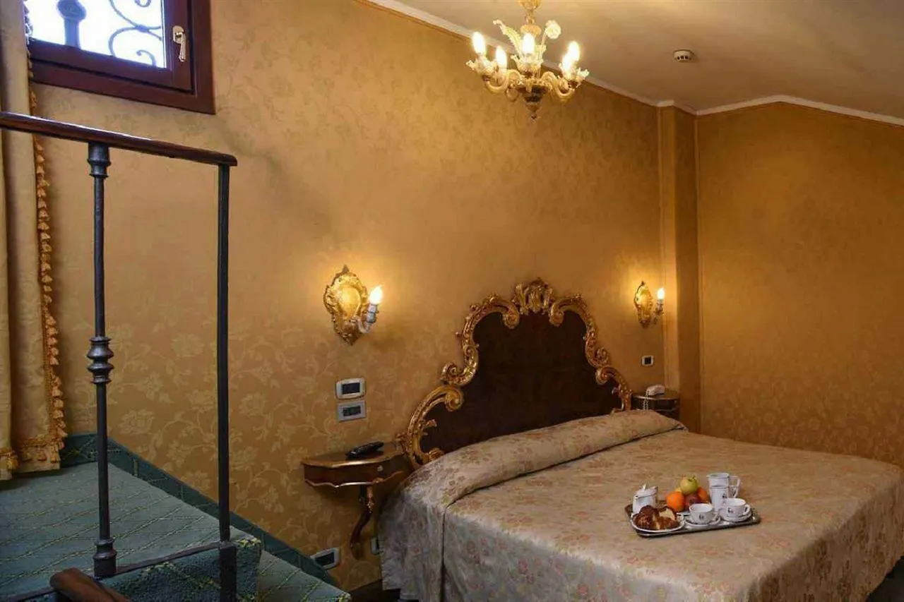 ***  Hotel San Moisè Venezia Italia