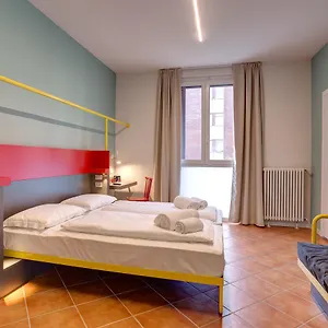 Meininger Garibaldi , Milán Itálie