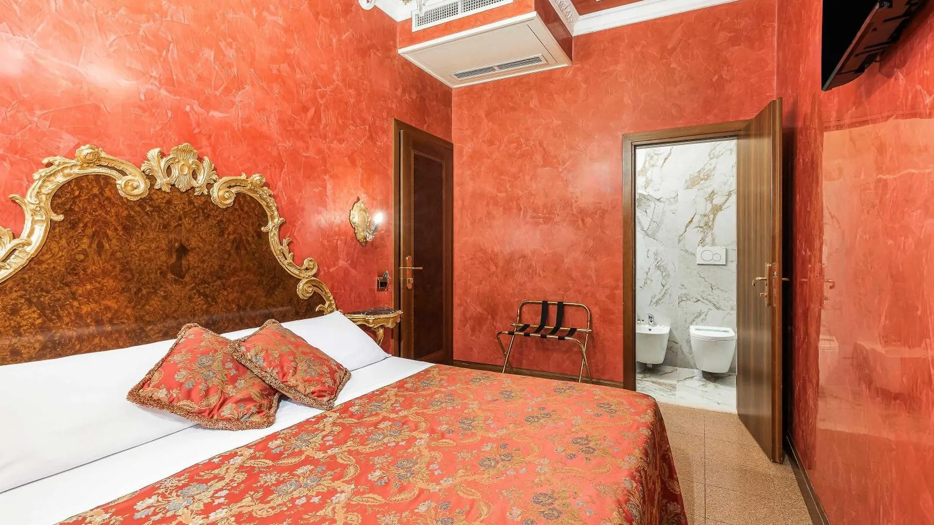 Hotel San Moise Venice 3*,  Italy