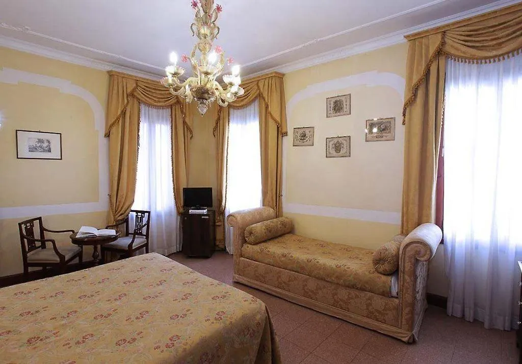 Hotel San Moise Venice