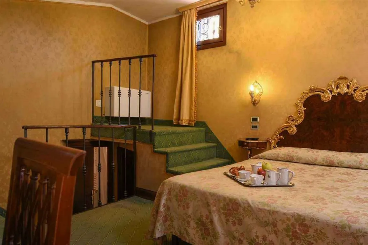 Hotel San Moise Venice 3*,